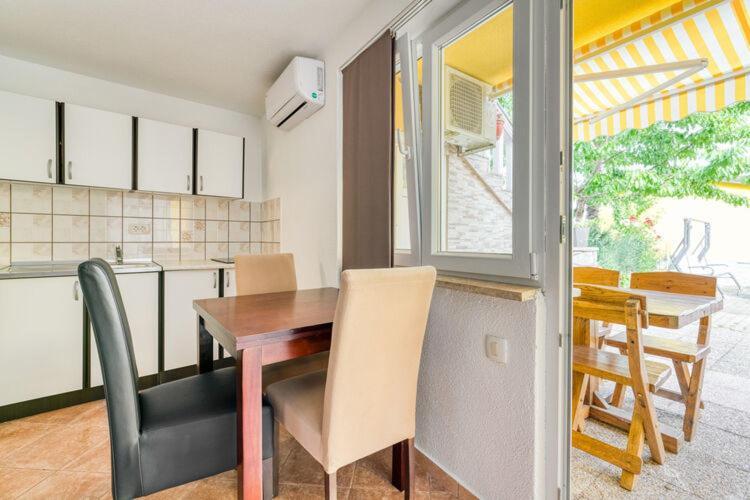 Apartments Nika With Swimming Pool And Beautiful Sea View Dobreć Zewnętrze zdjęcie